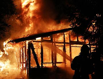 Tja-feuer wochenendhaus dassendorf8