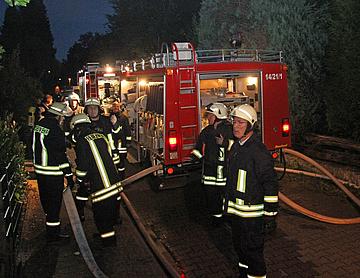 Tja-feuer schuppen  3713179
