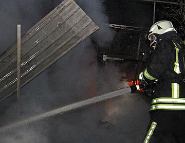 Tja-feuer schuppen  3711B43