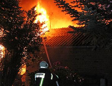 Tja-feuer schuppen  371E8CA