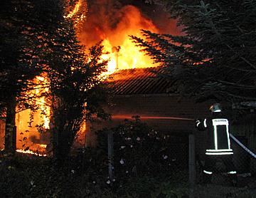 Tja-feuer schuppen  371F2F2