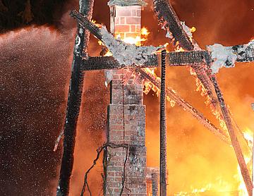 Tja-feuer wochenendhaus dassendorf5