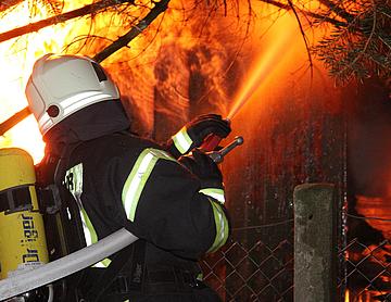 Tja-feuer schuppen  371C310